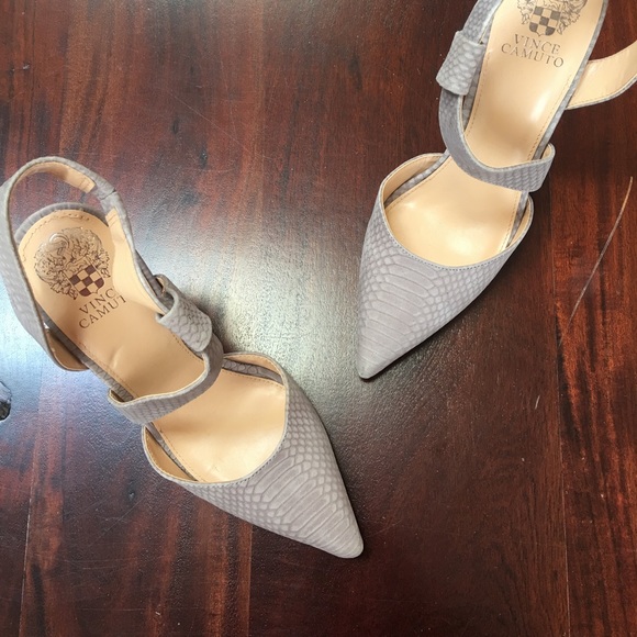 Vince Camuto Shoes - Vince Camuto leather Calin heels size 8.5